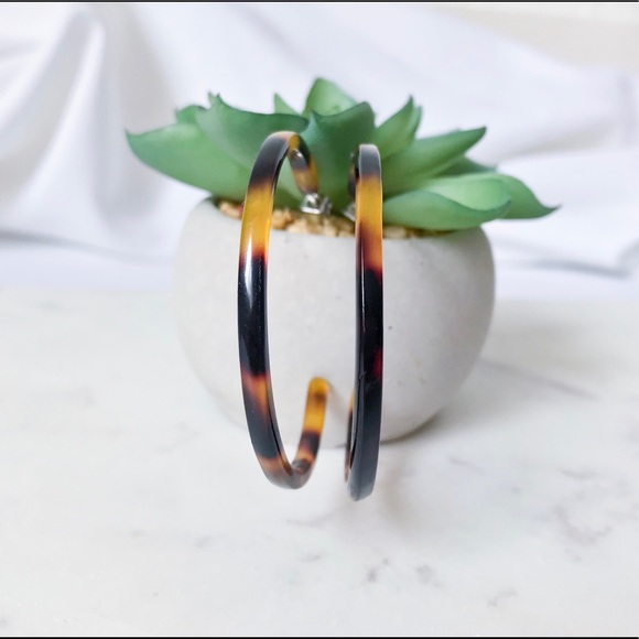 Tortoise hoops earrings - Picture 7 of 7